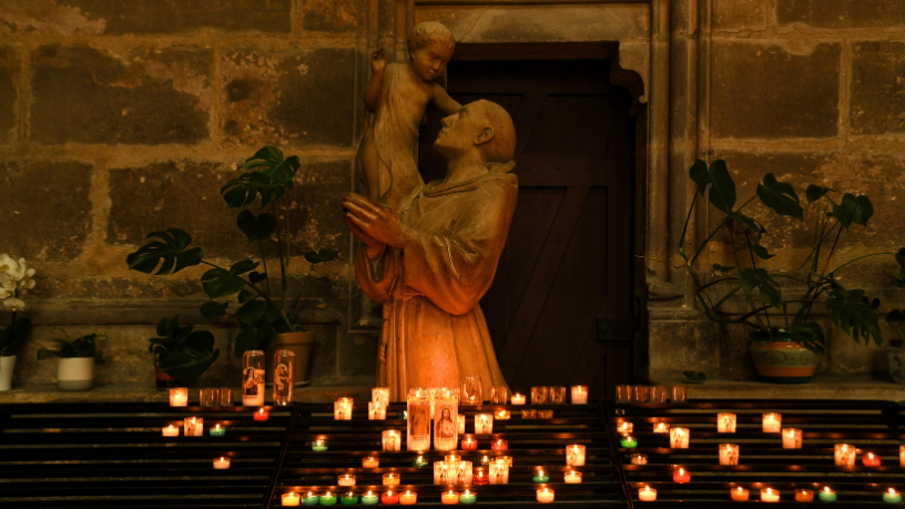 Os sacramentos e sociedade dialogam com a vida concreta e sustentam a fé no cotidiano moderno, explica Jose Eduardo Oliveira e Silva.