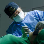 A cirurgia plástica facial envolve diferentes procedimentos que exigem escolha segura e natural, afirma Milton Seigi Hayashi.