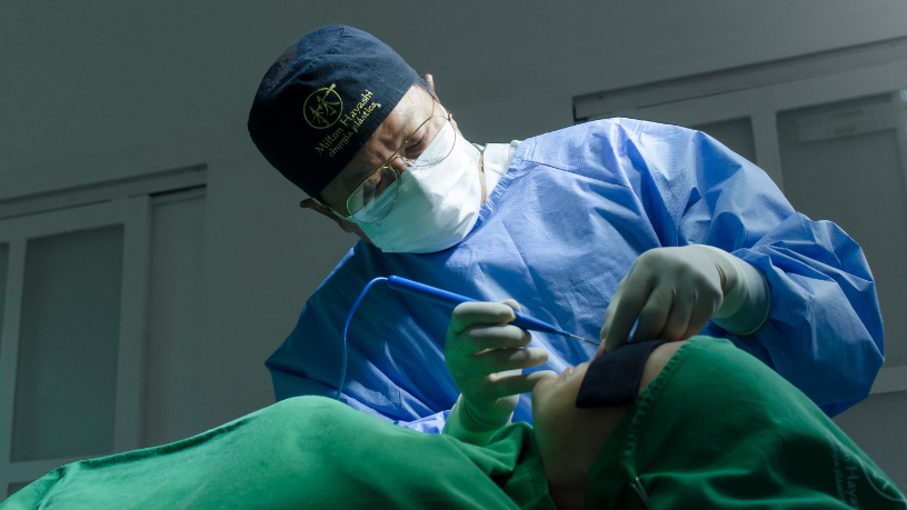 A cirurgia plástica facial envolve diferentes procedimentos que exigem escolha segura e natural, afirma Milton Seigi Hayashi.